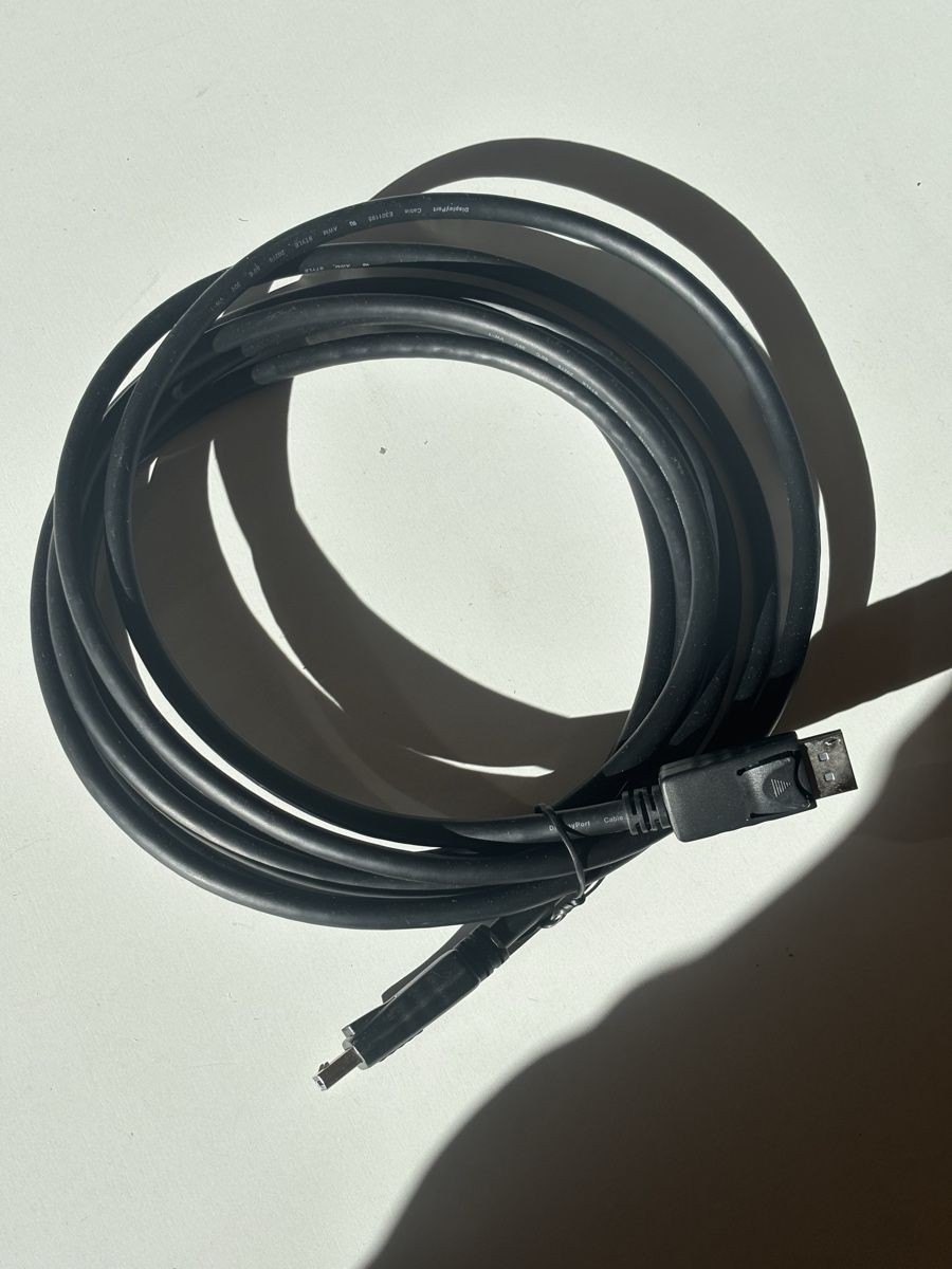 Kabel: Câble Displayport – Neu (gemäss Beschreibung) aus Lausanne von ali_eddine