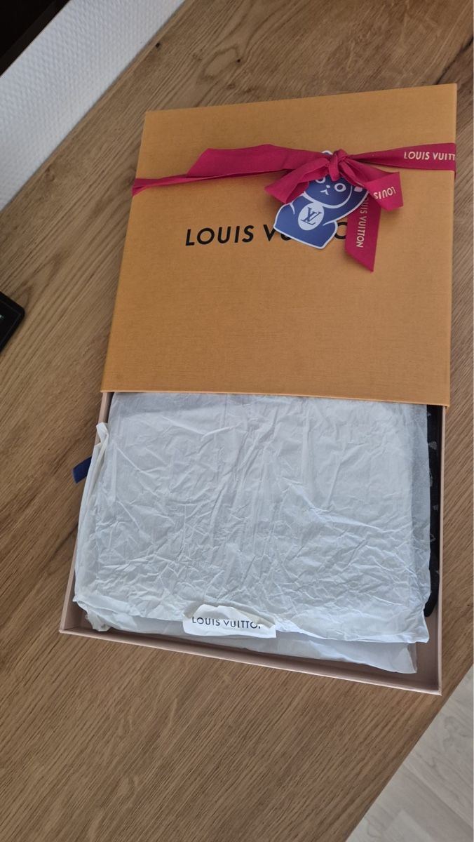 Louis Vuitton Foulard & Sciarpe: Original Louis Vuitton Schal in Original Box – Nuovo (secondo la descrizione) da Olten venduto da ale_nb2x 2