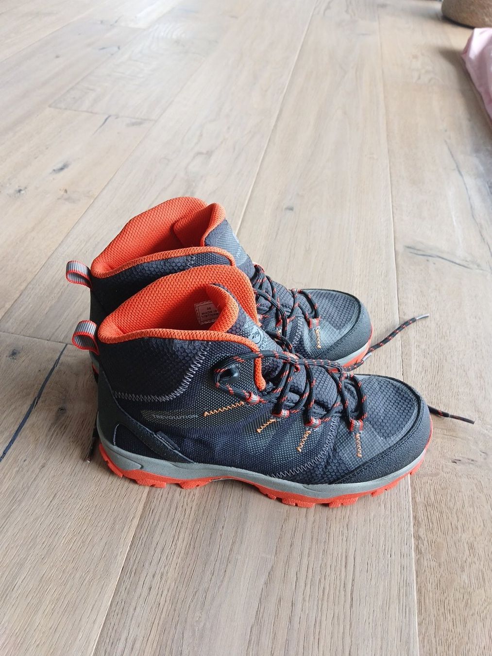 Scarpe da uomo: chaussure de montagne – Nuovo (secondo la descrizione) da Luins venduto da omulller 1