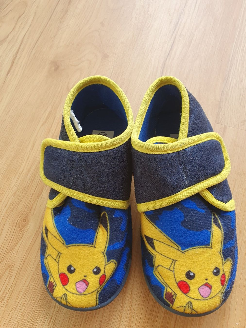Scarpe per ragazze: Pokemon Hausschuhe blau Gr. 28 – Usato da Heinrichswil venduto da frankie19860 1