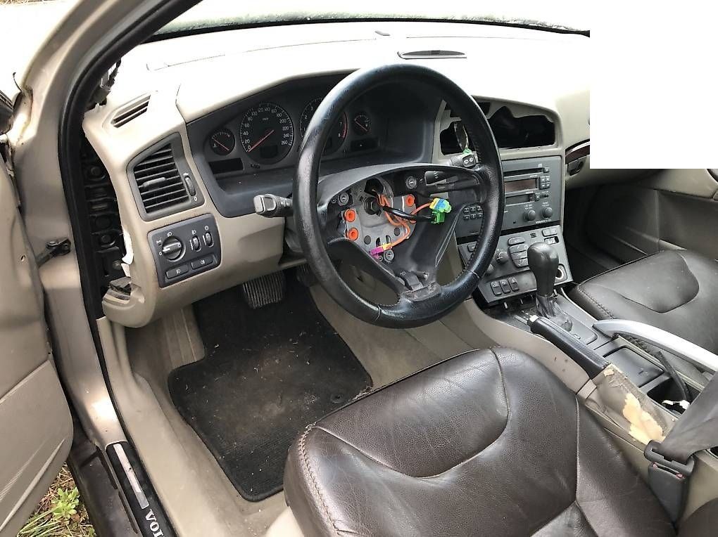 Volvo Automobili: Volvo V70 XC 2.4 T AWD – Difettoso da Horgen venduto da Mr.Murphy 3