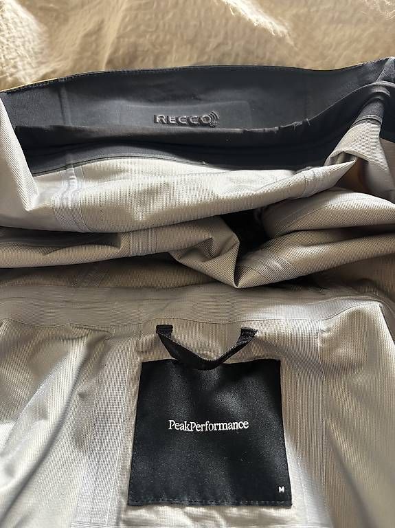 Peak Performance Giacche: Peak Performance Gravity Goretex Jacket – Usato da Rüschlikon venduto da Dbloemhof 4