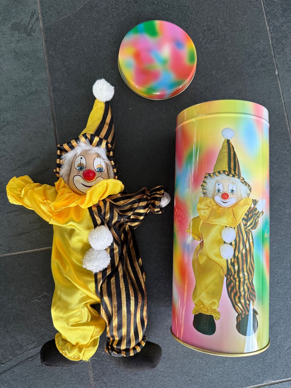 Figuren: Wunderschöner neuer Clown in Dose 33 cm. lang – Neu und originalverpackt aus Stetten SH von Urlaub 2
