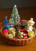 Weihnachtsgeschenkkorb fürs Puppenhaus/Puppenstube