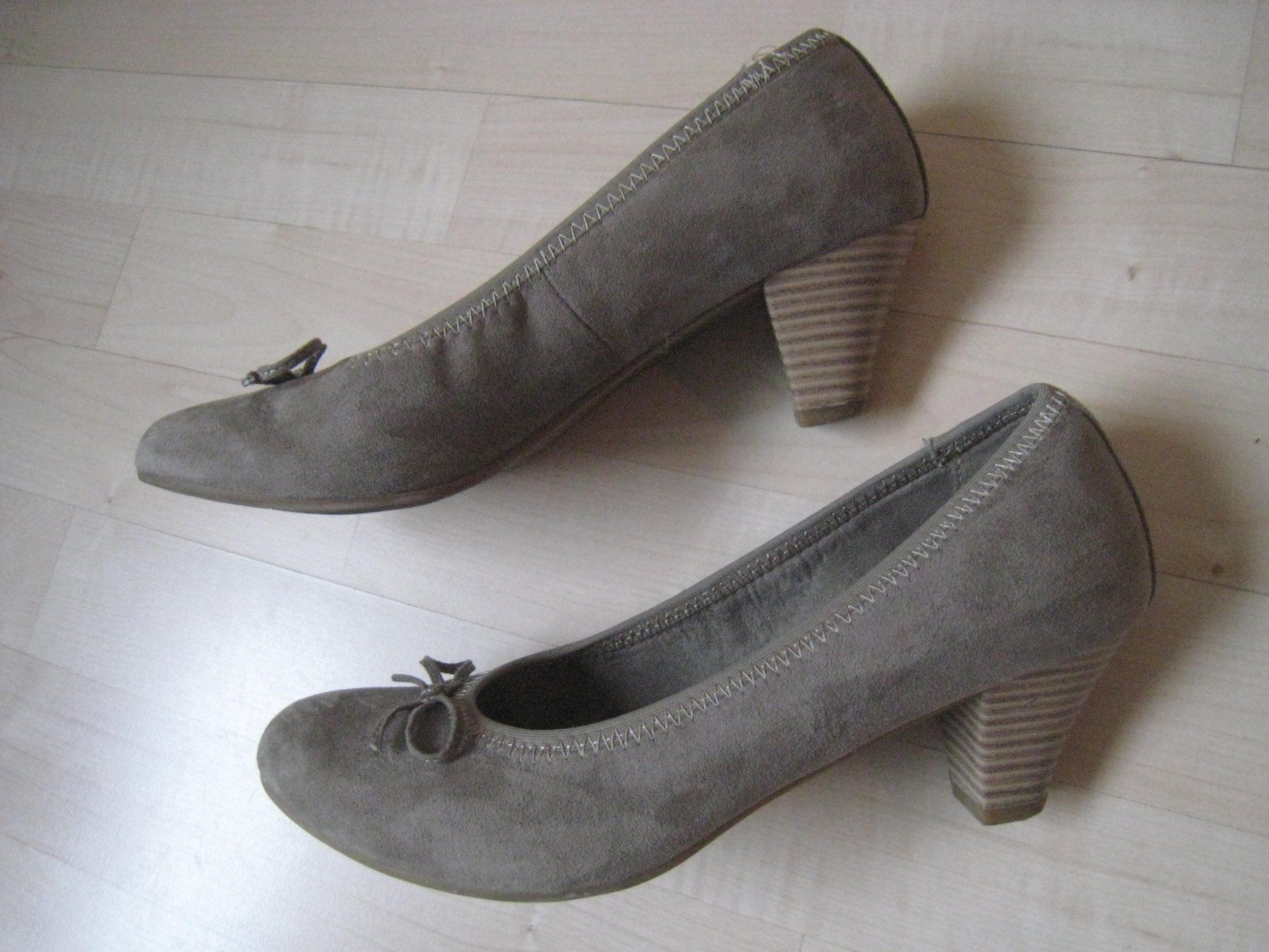 Scarpe da donna: PUMPS / Ballerina mit Absatz Gr. 39  PESARO – Usato da Dättlikon venduto da Mamakuga 2
