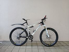 Vollgefedertes Mountainbike - Rocky Mountain Element 50