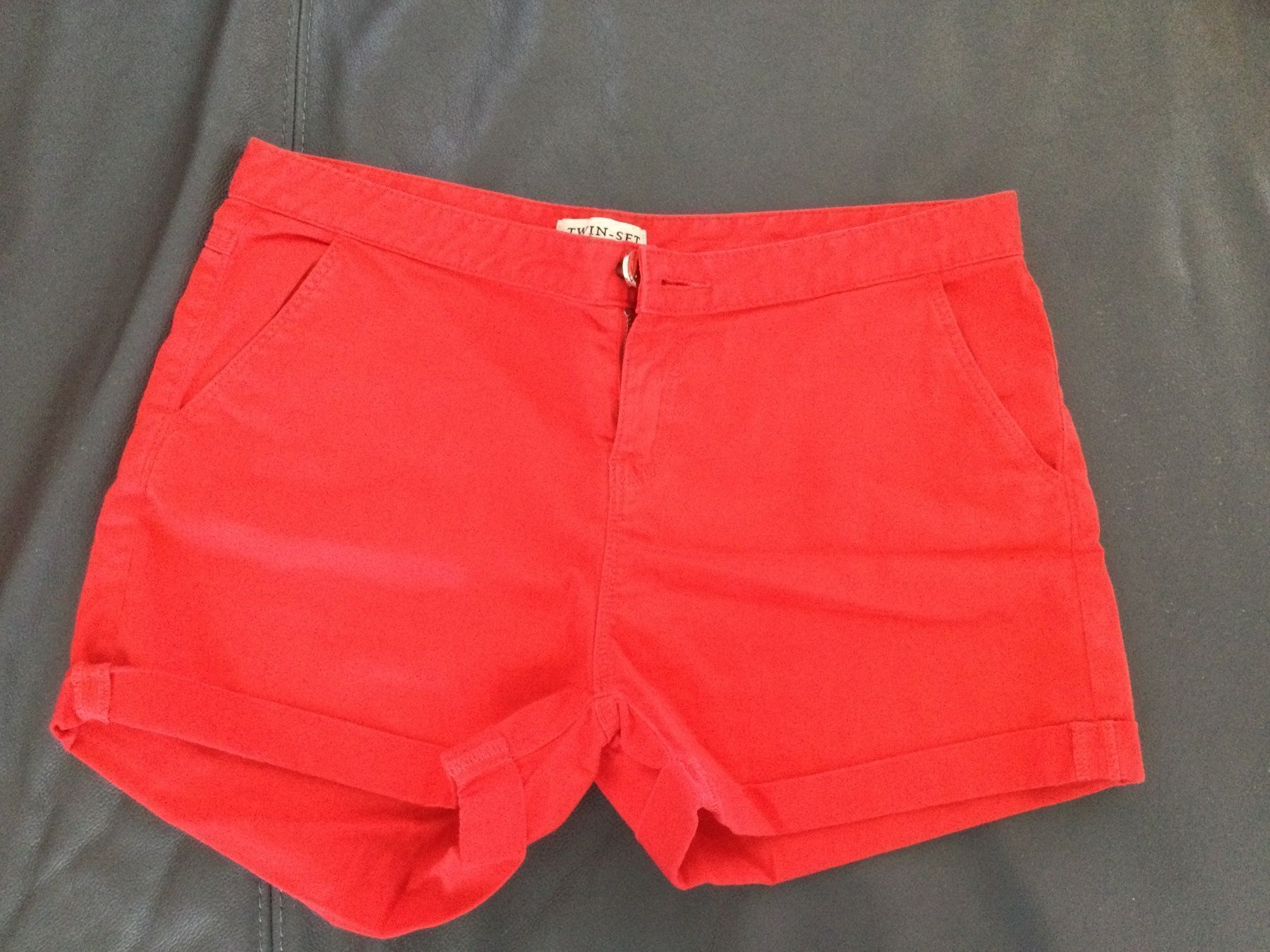 Twinset Pantaloni: Shorts rot TWIN-SET – Usato da Horw venduto da Benny017