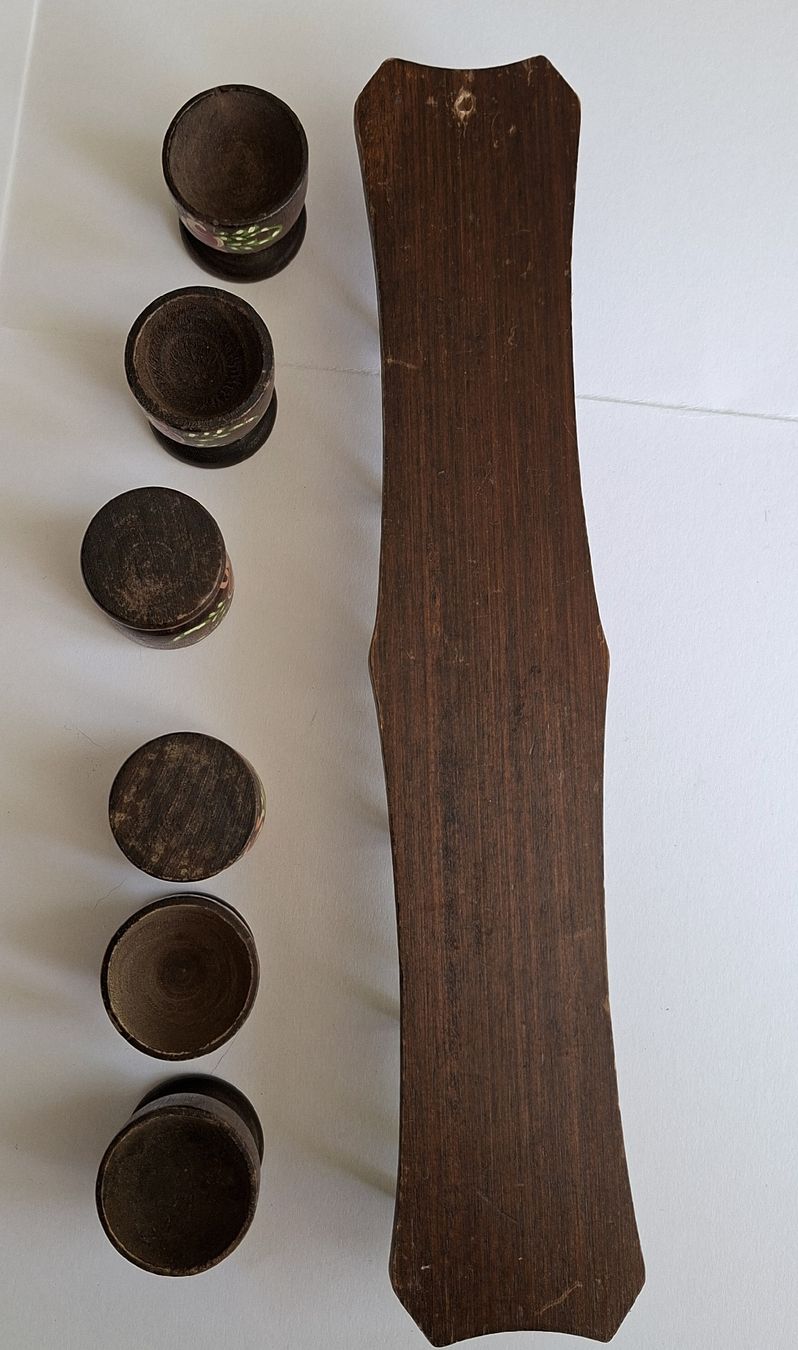 Altre Stoviglie: Vintage 7-teiliges Eierbecher Set aus Holz – Usato da Dietikon venduto da Magi2 5
