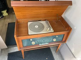 Philips Musiktruhe Radio Plattenspieler Holz Vintage