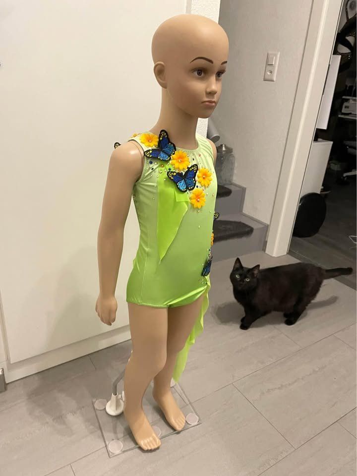 Allestimento di negozi e stand fieristici: Mannequin vitrine enfant – Usato da Yvonand venduto da Aubry.Aurelie 1