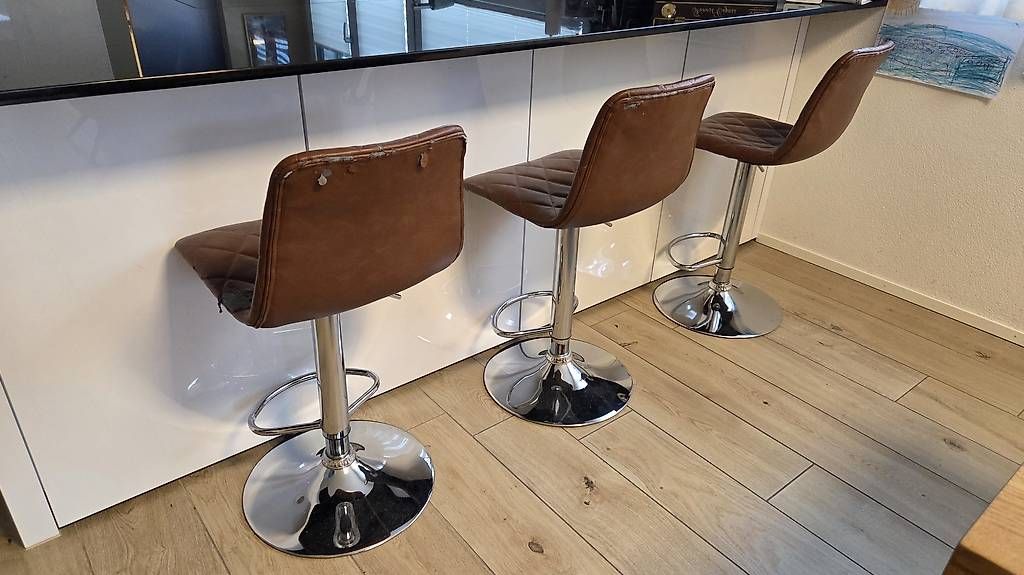 Tabourets: 3 Barhocker höhenverstellbar – D'occasion à Rupperswil par Vinni66