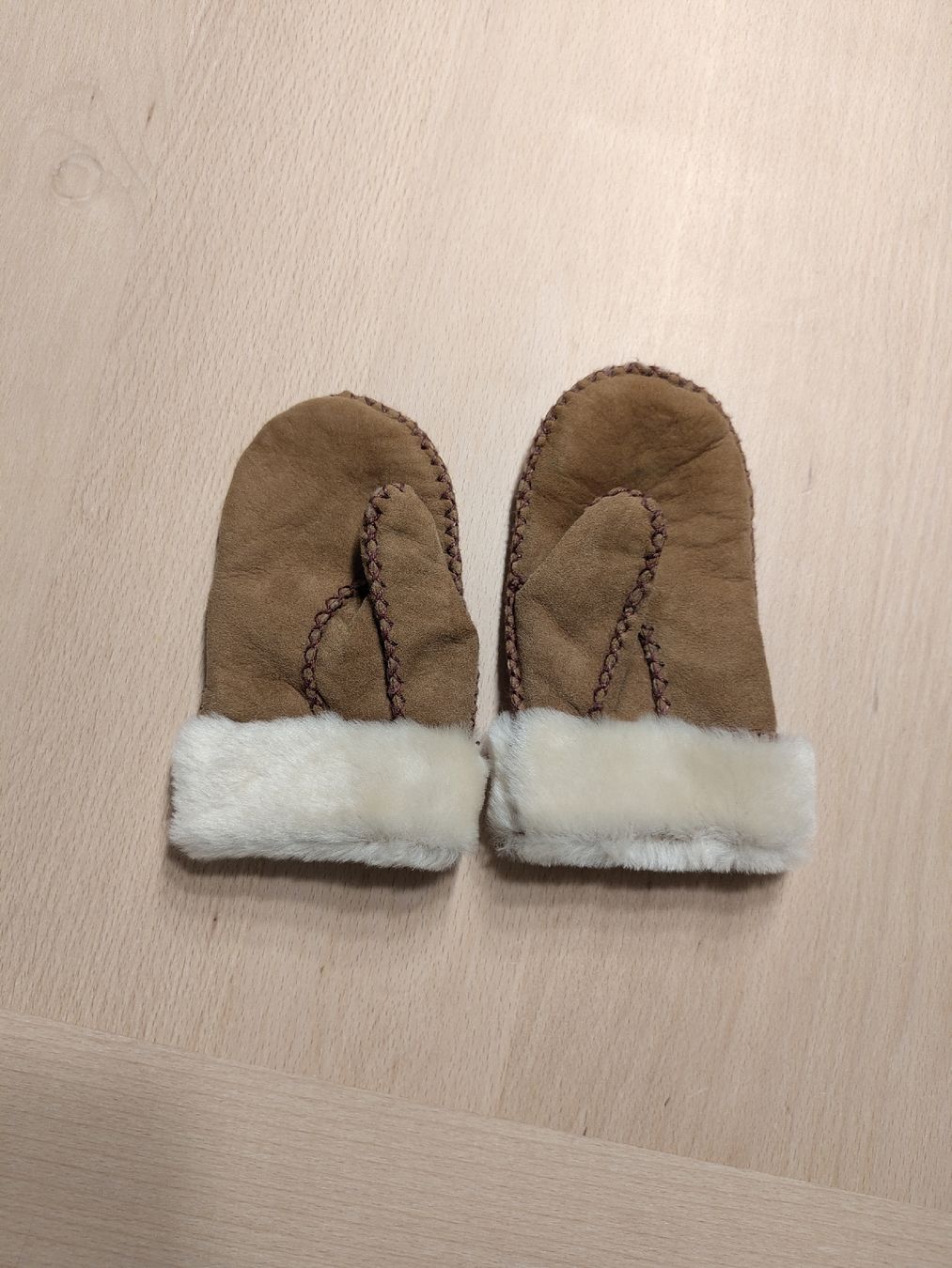Ugg Guanti: UGG Handschuhe 2-4 Jahre – Usato da Ostermundigen venduto da Jinushka 1