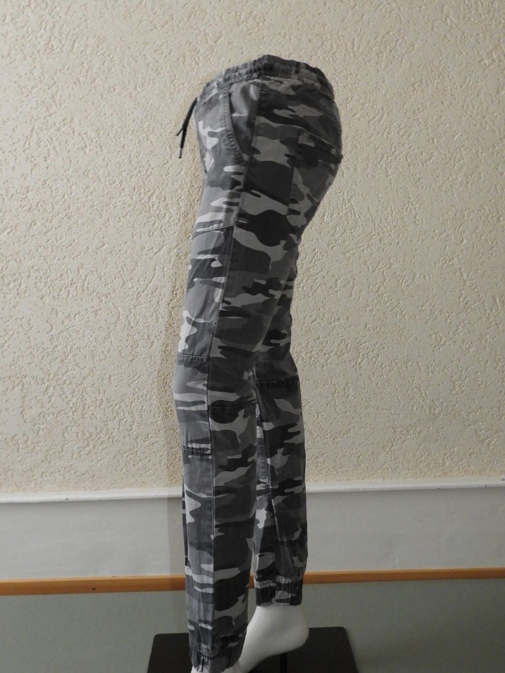 C&A Pantaloni: Pantalon camouflage garçon, taille 158 – Usato da Dombresson venduto da sev_bsb8 3