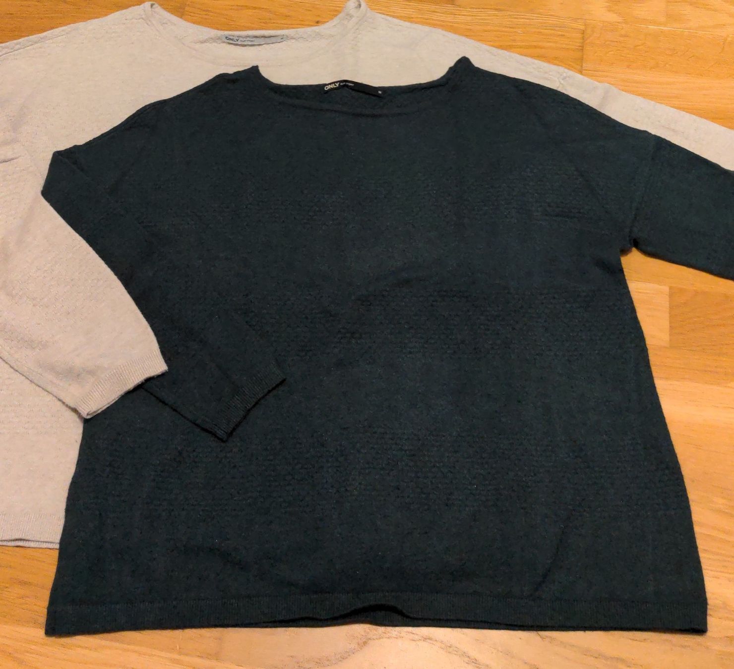 Only Maglioni & Felpe: Damenpullover Set: Dunkelgrün & Beige, Only gr.M – Usato da Sutz venduto da Rawypp