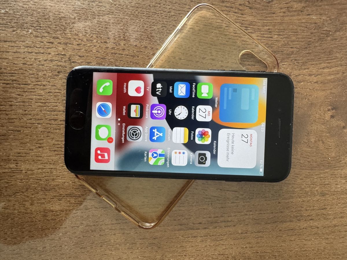 Apple Telefoni cellulari / Smartphones: iPhone 7 32GB Schwarz guter Zustand – Usato da Dietikon venduto da Leodnd