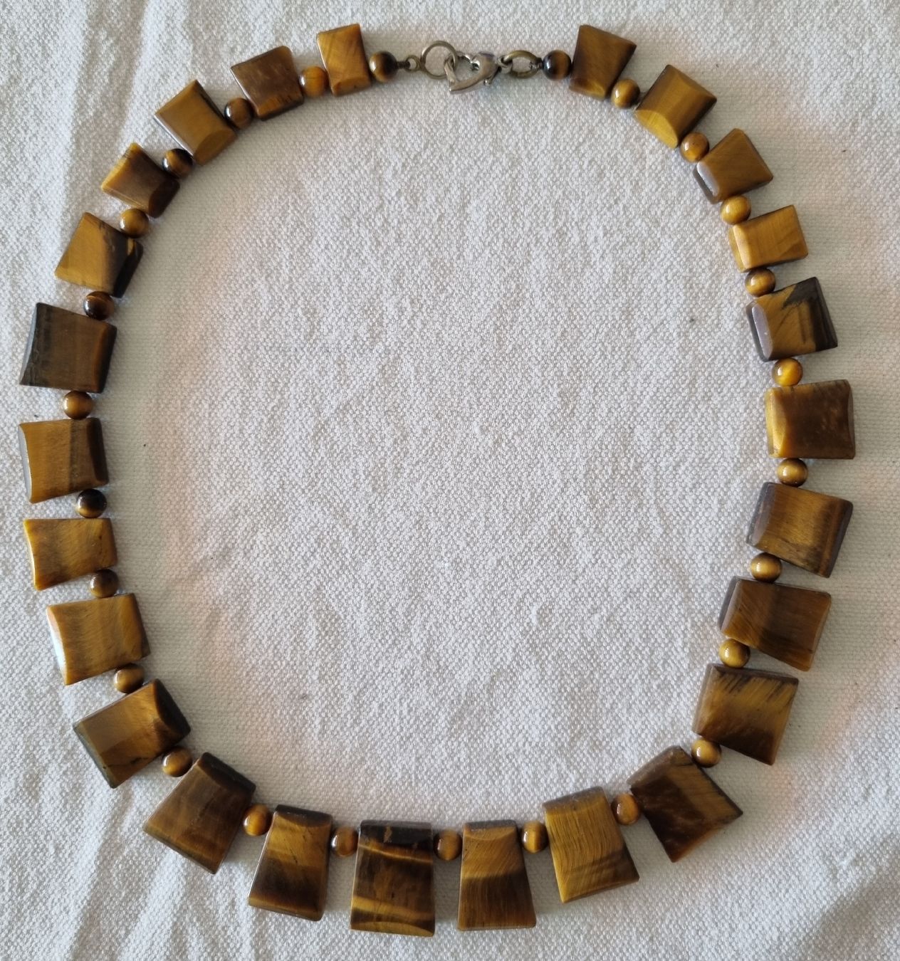 Catenine: Collier Oeil de Tigre Vintage, formes Géométriques Originale – Usato da Grand-Lancy venduto da Evelyne010