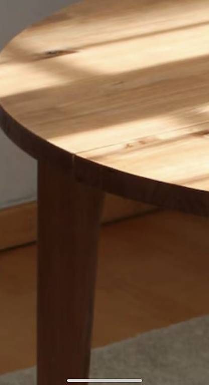 Tables: Runder Eichen-Esstisch  hochwertiges Design aus Spanien  – D'occasion à Basel par liv99 2