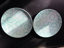 2 runde Teller PVC
