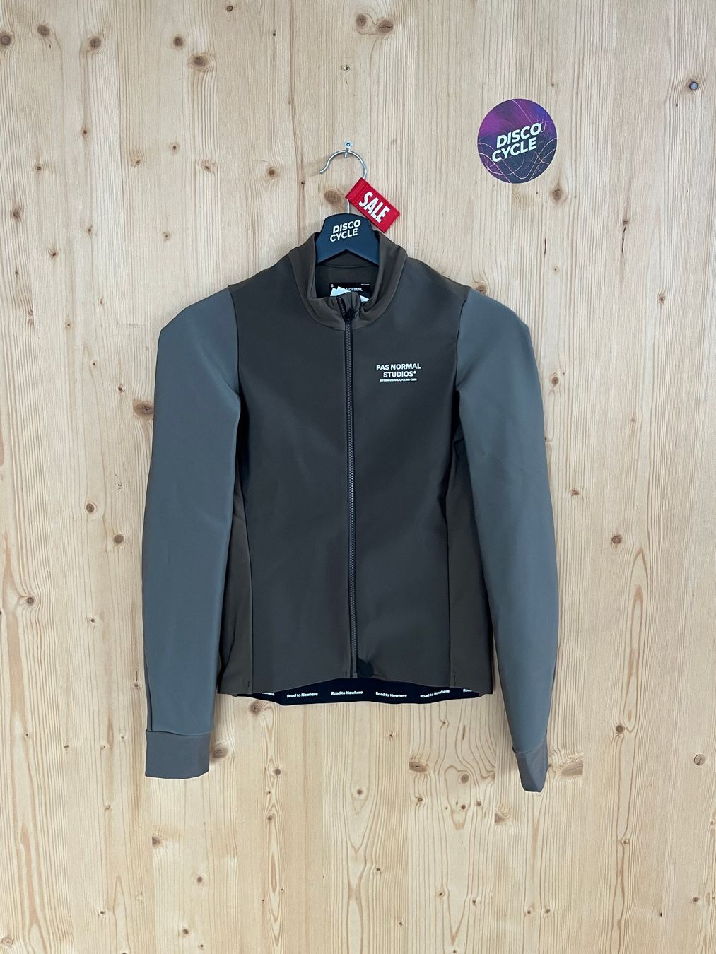 Pas Normal Studios Canottiere & Pantaloni: % Pas Normal Studios Men's Mechanism Thermal Long Sleeve - S – Nuovo e nell'imballaggio originale da Bern venduto da Disco_Cycle