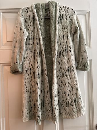 Cashmere Strick-Cape mit Lochmuster - perfekt für den Somme