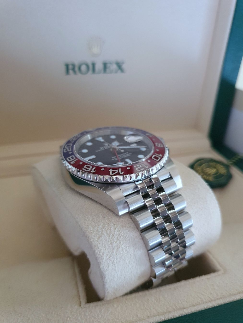 Rolex Orologi: Rolex GMT-MASTER II 126710BLRO 2023 MARK 2 mint condition – Nuovo (secondo la descrizione) da Genève venduto da VMVI 1