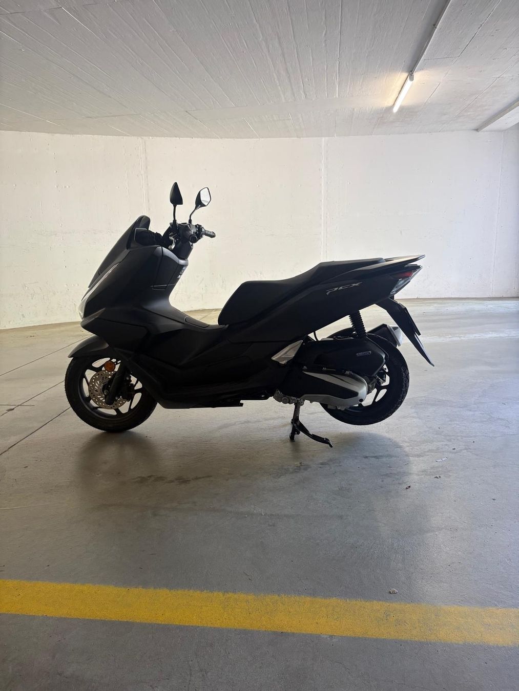 Honda Scooters: Honda PCX 125 – D'occasion à Baar par igo_tl9y 8