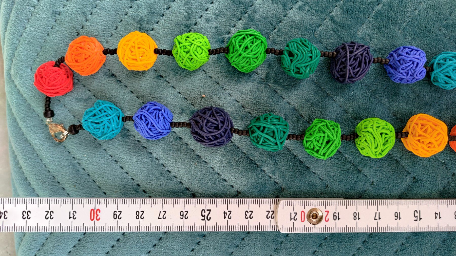 Catenine: Kette mit Fimokugeln, Regenbogenfarben – Usato da Untervaz venduto da Lyraia 3