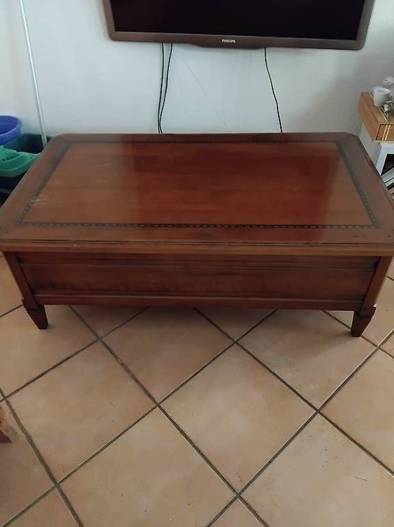 Tavoli: Table basse avec rangements bouteilles de vins – Usato da Crissier venduto da mar_vn9b