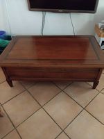 Table basse avec rangements bouteilles de vins