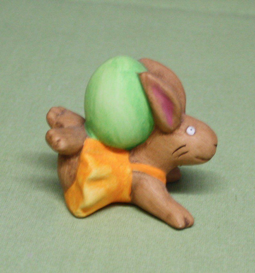 Figurines: Hase mit Ei – D'occasion à Flüelen par Diversicum-Shop
