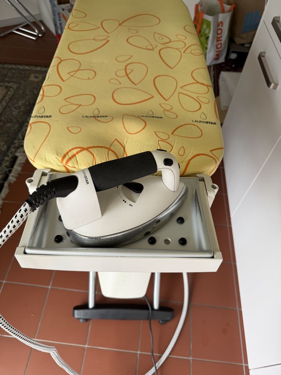 Laurastar Bügeleisen: Laurastar S4+ Dampfbügelsystem 🧺 – Gebraucht aus Zürich von sne.swiss 4