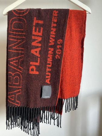 J Lindeberg 100% wool scarf