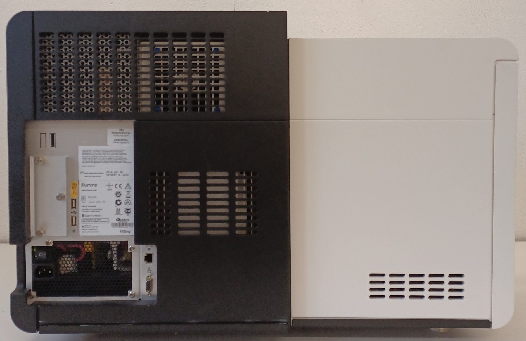 Accessori da laboratorio: Illumnia MiSeq Sequencing System – Usato da Niederdorf venduto da LeptonAG_Labor 4