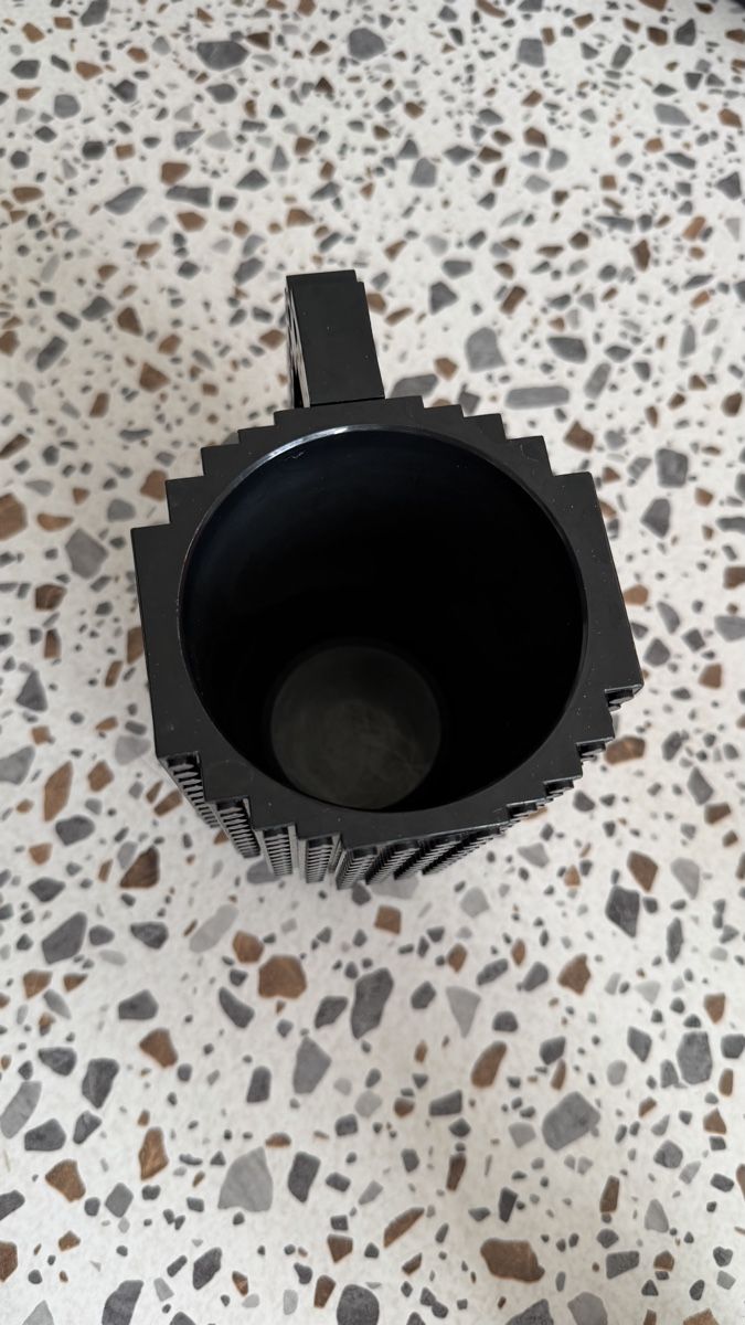 Tazze: Unique Black Lego Mug  – Usato da Meilen venduto da KatKatHar 1