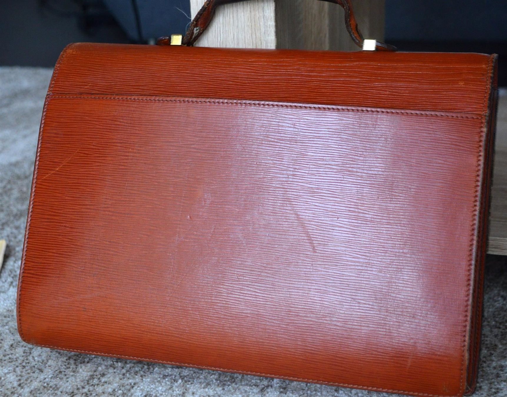Louis Vuitton Valigie & Borse: Aktentasche / Porte-documents Louis Vuitton  Epi – Usato da Collonges venduto da Auganien 6