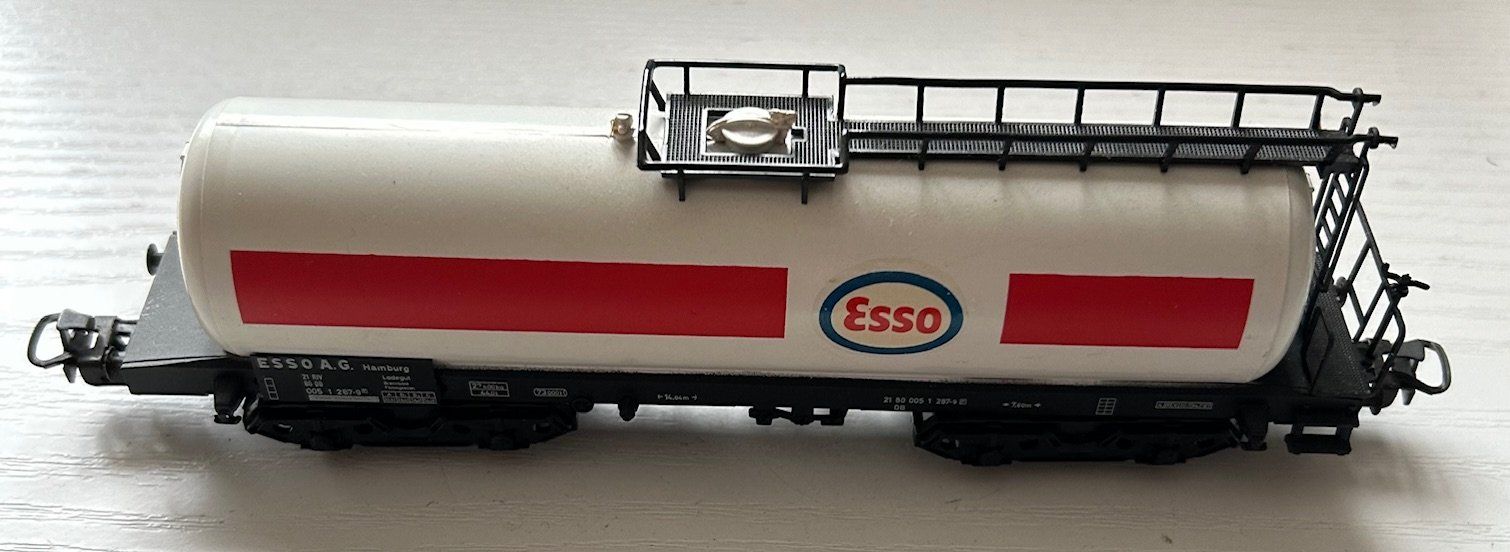 Märklin Modelleisenbahnen: Märklin 4650 - DB-Kesselwagen Esso – Gebraucht aus Bubendorf von torina99 2