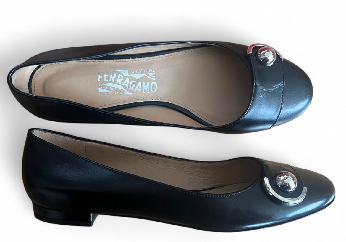 Salvatore Ferragamo Damenschuhe: black salvatore ferragamo pumps – Gebraucht aus Wettingen von car_gl6y
