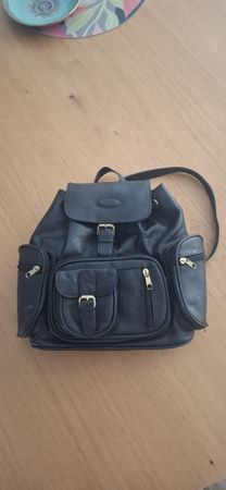 Schwarzer, kleiner Rucksack aus Kunstleder