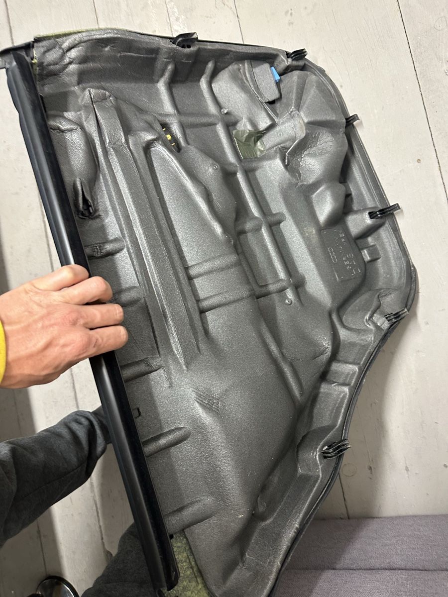Audi Tutti pezzi di ricambio auto: Tur Verkleidung audi a4 s4 b5 HR – Usato da Riken AG venduto da Koksu 1