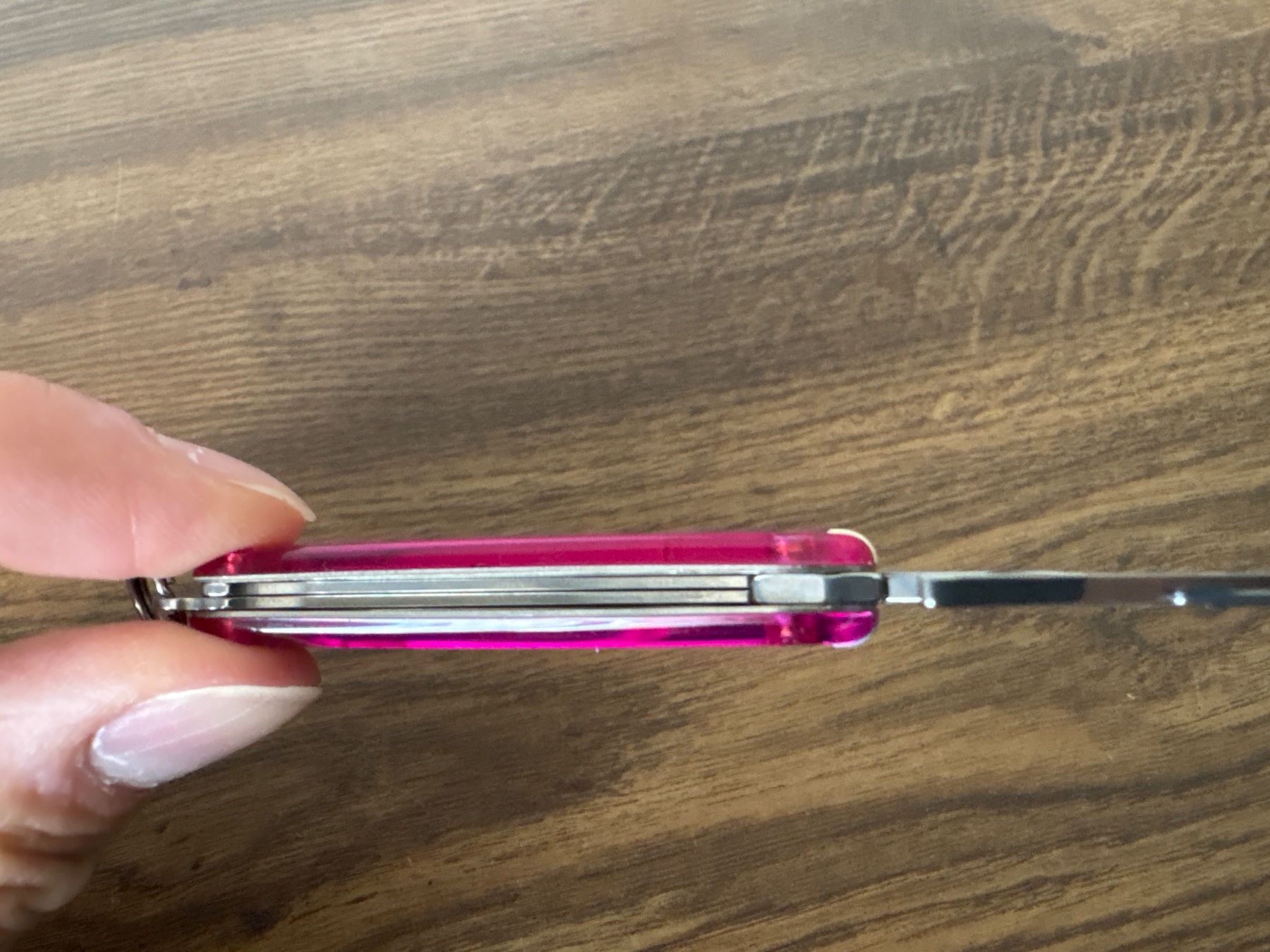 Victorinox Coltelli tascabile: VICTORINOX - Classic pink trans - Sackmesser – Usato da Andwil SG venduto da Rainboli 7