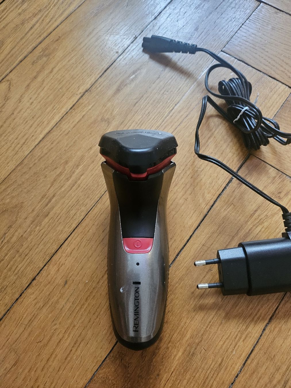 Remington Rasoi & Lamette da barba: Rasoir électrique Remington – Usato da Lausanne venduto da Fredo_Dodo 3