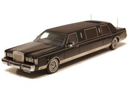 Lincoln Town Car Limousine 1:43 NEO