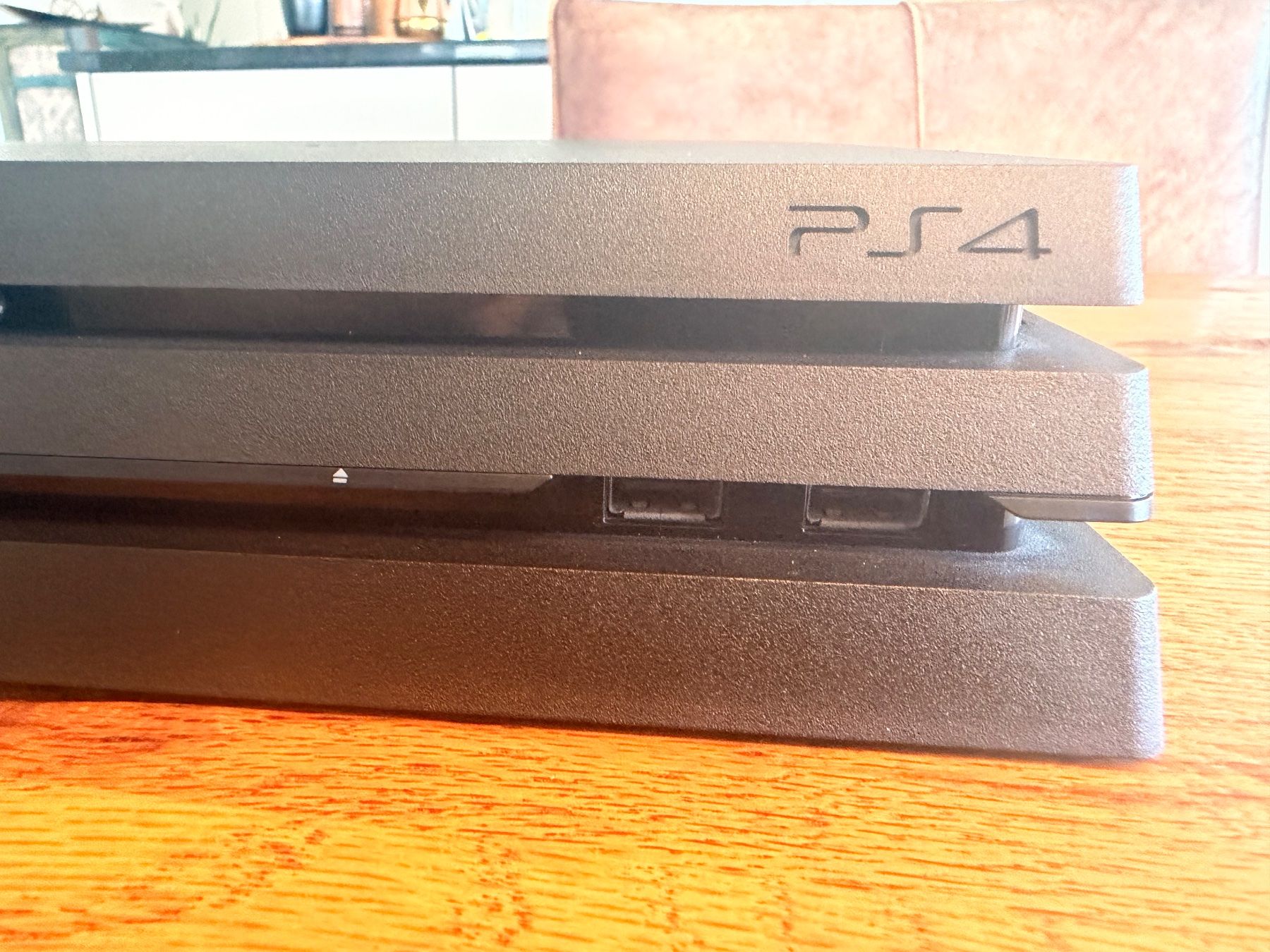 Sony Konsolen: Playstation 4 Pro (1TB) + 3 Controller, top Zustand! – Gebraucht aus Rombach von lux7777777 4