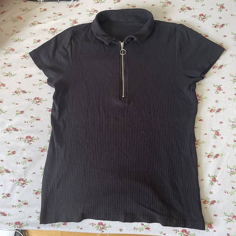 T-shirts: Tshirt mit Zip – D'occasion à Baden par sab_5dkw 1