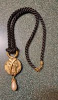 Edles Collier mit Medaillon & Perle - ein Hingucker!