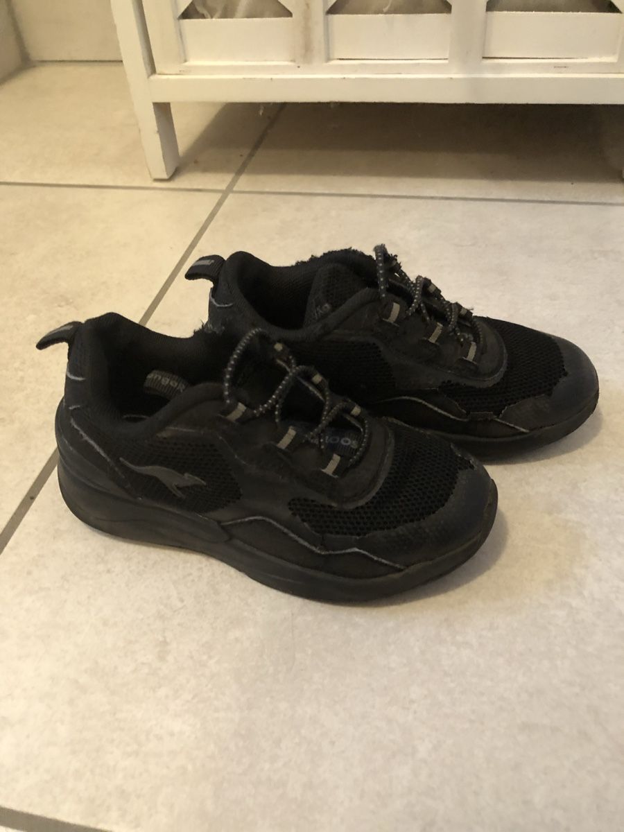 Scarpe per ragazzi: Baskets noires Kangaroos (26) – Usato da Courrendlin venduto da mambo91