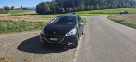 Schöner Peugeot 208 ab mfk
