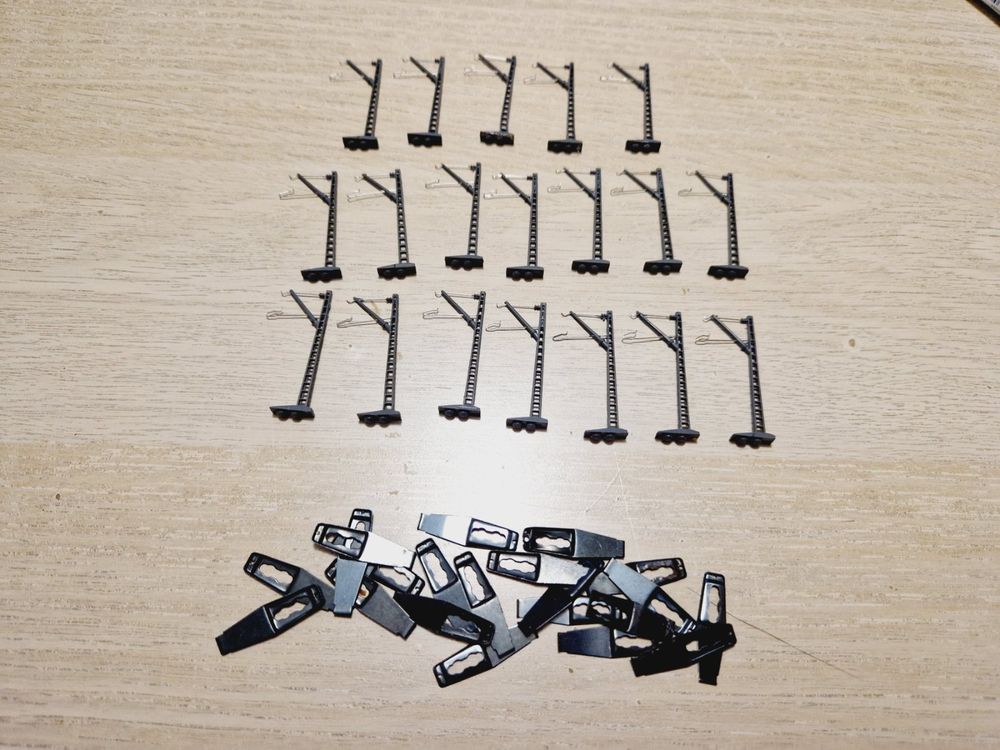 Märklin 8911 Track Z Mast For Overhead Line – 10 Pieces, 1:220 Scale, Original Packaging, NEW