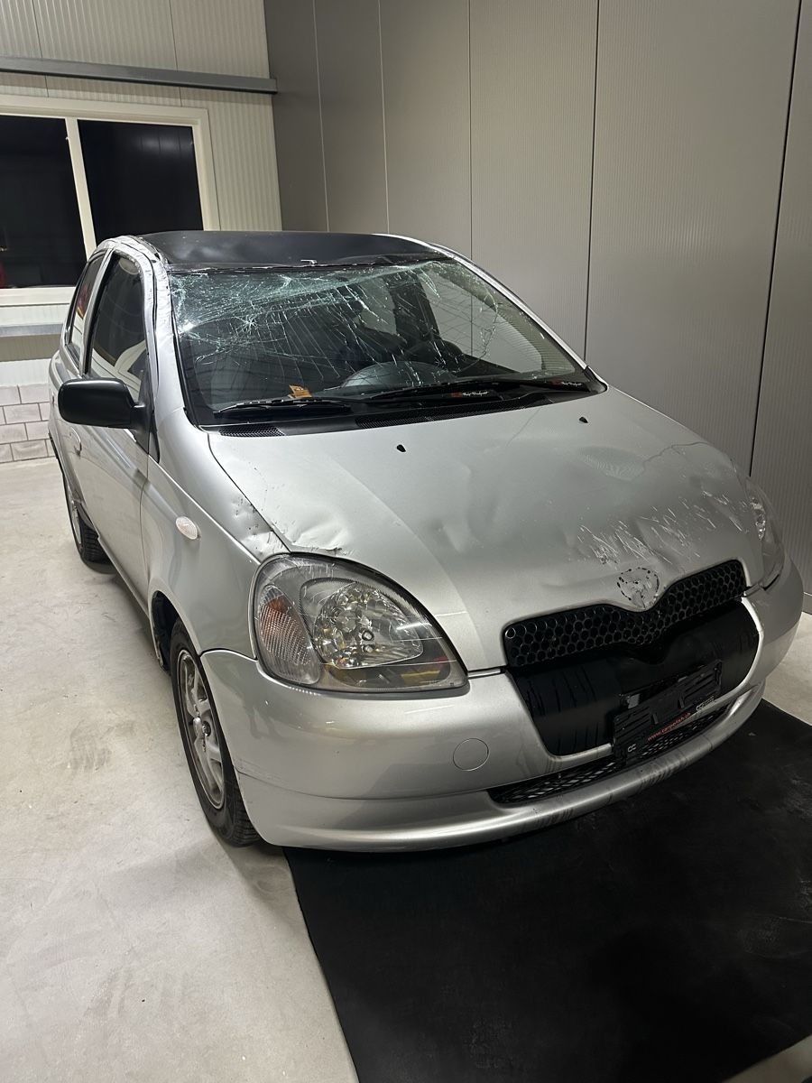 Toyota Autos: Toyota Yaris Unfallauto – Defekt aus Alpnach Dorf von cas_sp22 1