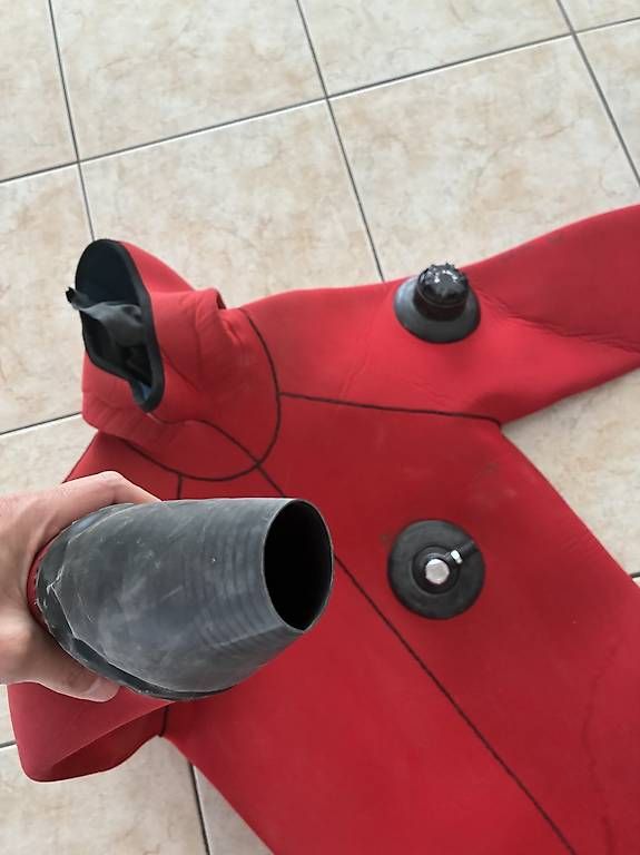 Tauchanzüge: Combinaison de plongée étanche  – Gebraucht aus Cortaillod von dav_7sxj 2